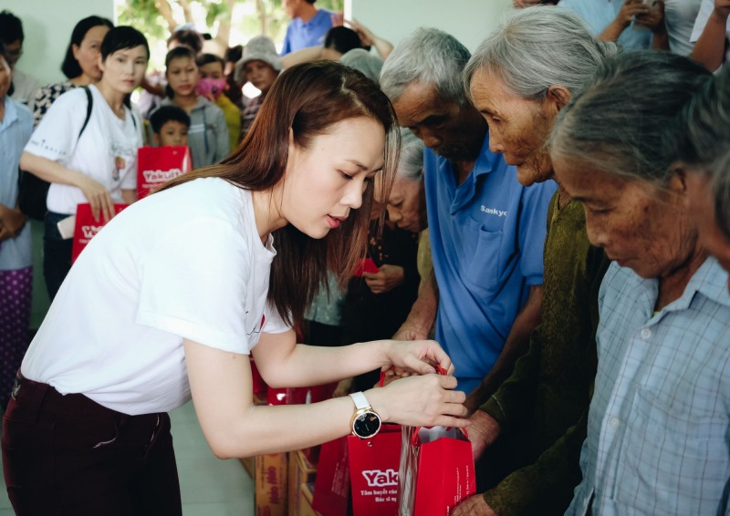 Làm việc thiện cũng là một trong những hành động giúp bạn nâng cao khí vận