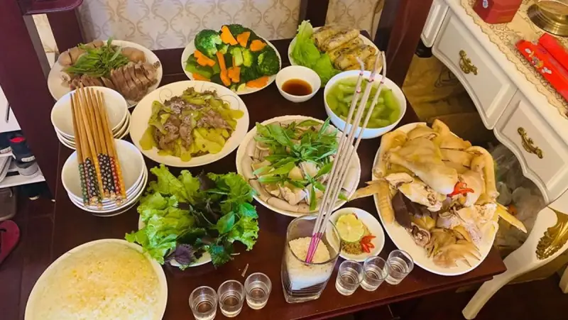 Có cần mâm cỗ mặn khi cúng sao?